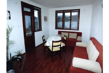 Bulgārija Chata Velika, Eksterjers